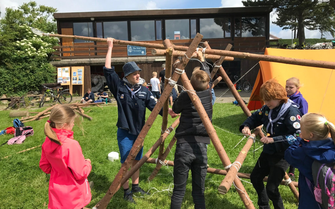 Skoleelever på besøg hos Vordingborg Søspejderne