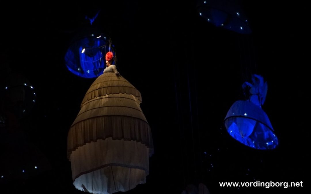 Flot afslutning på Waves Festival 2017 med svævende engle over Slotstorvet [Video]