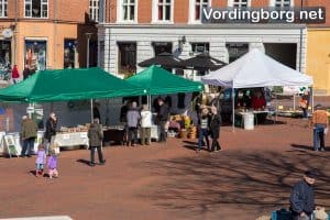 Marked på Slotstorvet i Vordingborg 4. april 2015