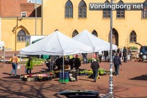 Marked på Slotstorvet i Vordingborg 4. april 2015