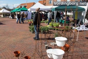 Marked på Slotstorvet i Vordingborg 4. april 2015