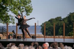 Kongelig Ballet foran Gåsetårnet