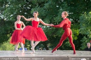 Kongelig Ballet foran Gåsetårnet