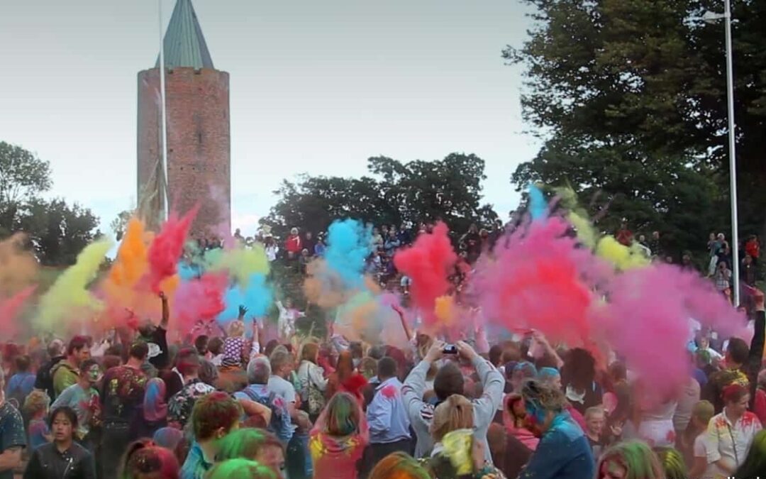 Slotstorvet i Vordingborg i alle regnbuens farver – Se video og masser af billeder her