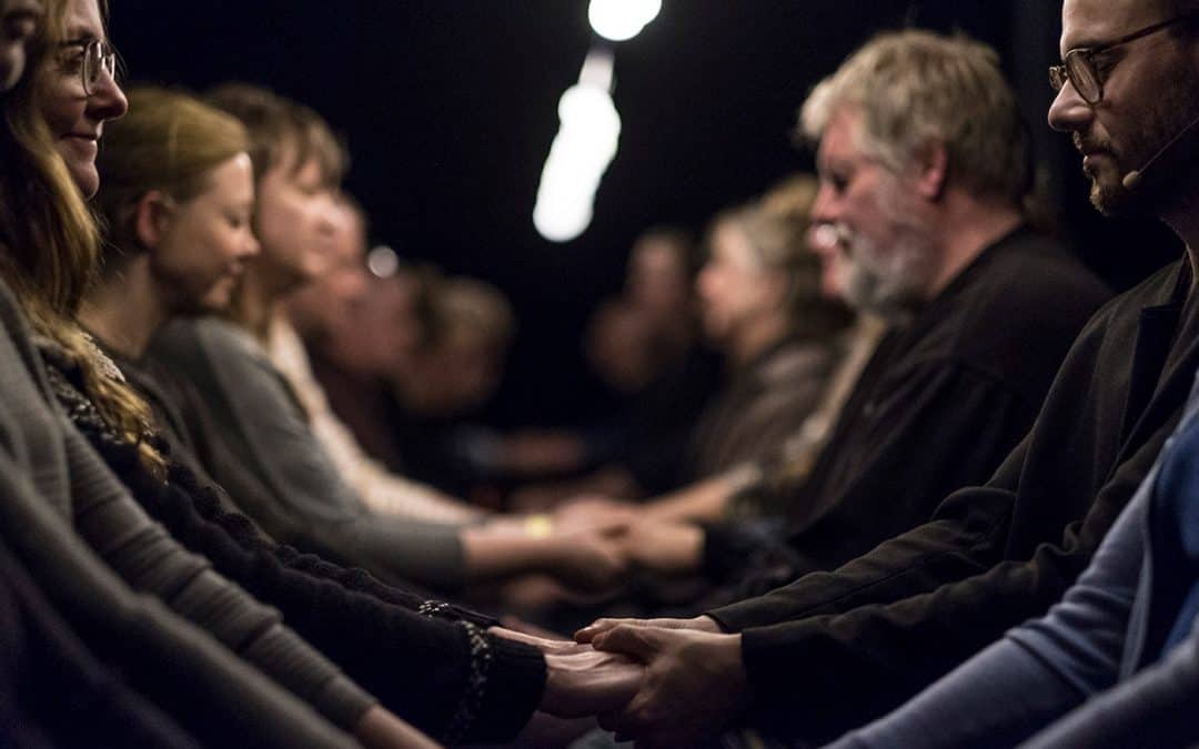 Mere teater efter Waves – Oplev Cantabile 2 forestillingen The Time Being 2.0 på dansk på Vordingborg Teater
