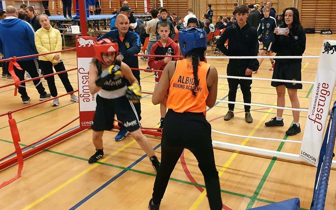 Vordingborg Festuge hjælper Bokseklubben Tårnet 74 med ny boksering – indviet af borgmesteren
