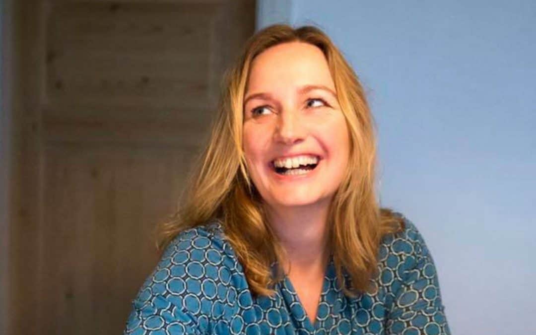 Lokal forfatter sender ”Postkort fra Provinsen”