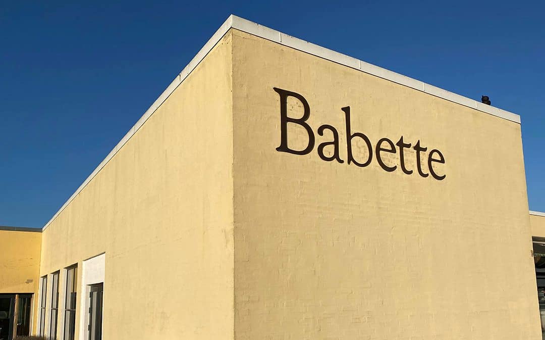 Babette sælger til en god nabo