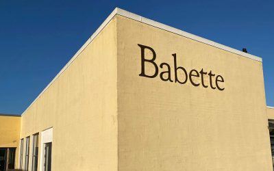 Babette sælger til en god nabo