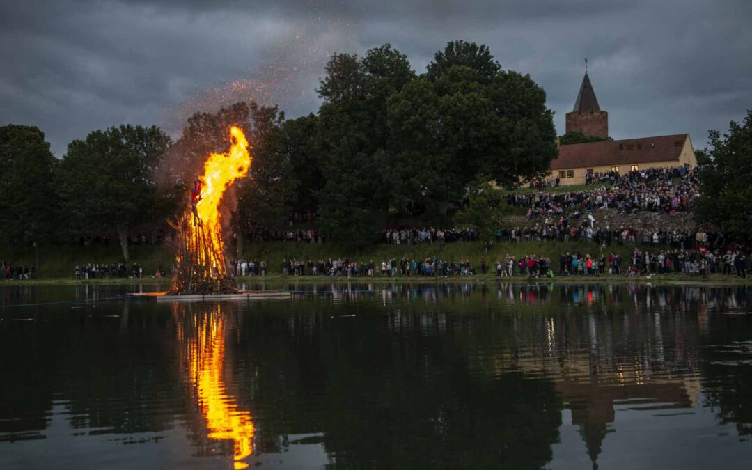Bålet tændes atter til Sankthansaften på Danmarks Borgcenter
