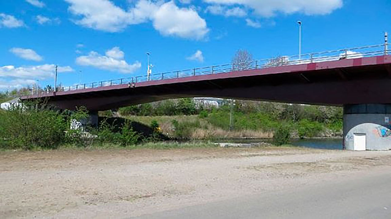 Broen skal have renoveret de rigler, der sikrer, at broens svingfag er låst, når den er åben eller lukket. Foto: Vejdirektoratet