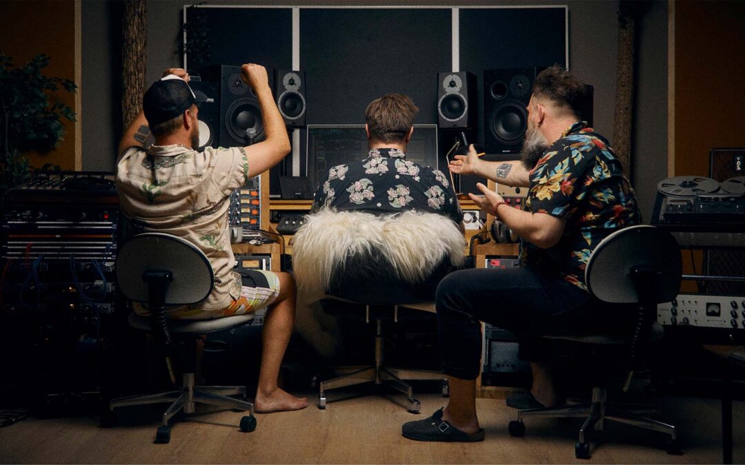 The White Album + support: Madsen & Hansen på STARS