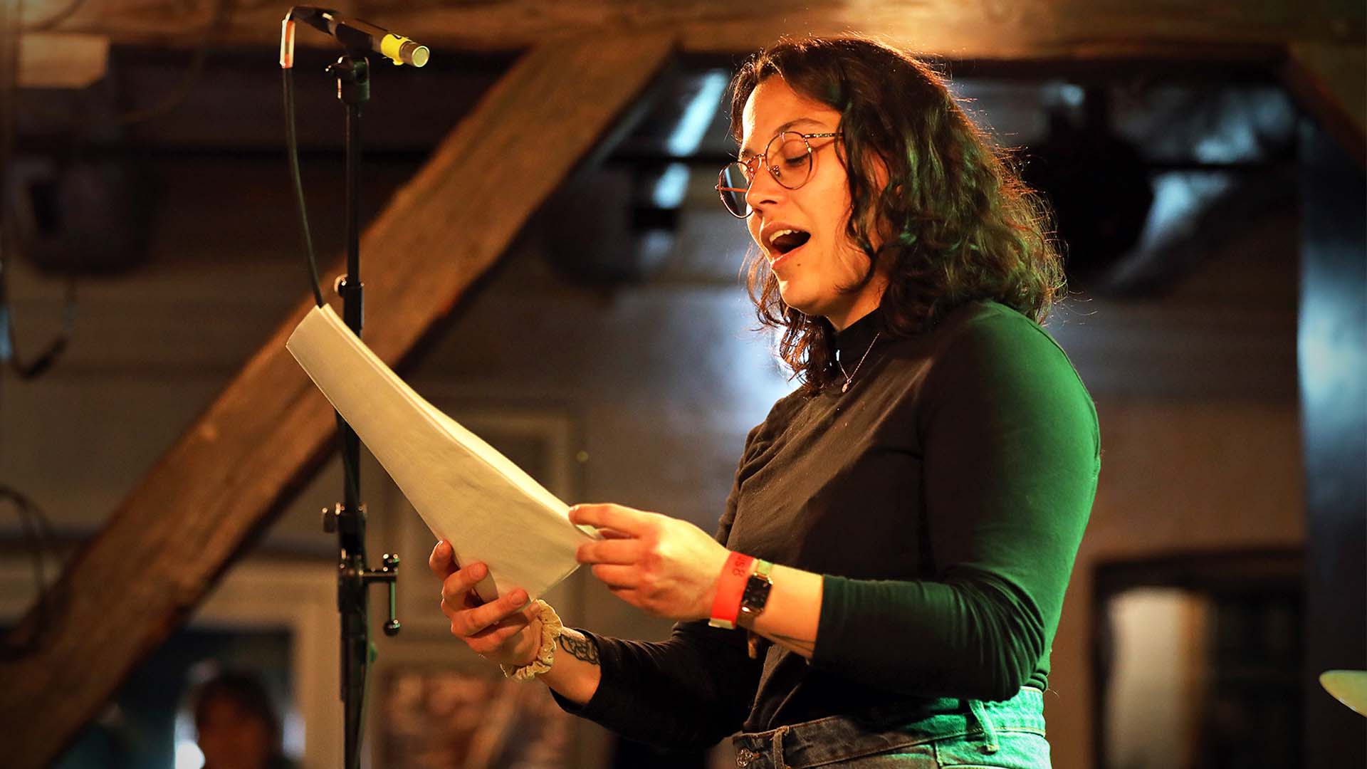 På billedet ses Emma Tokmak synge ved en lign. koncert i Præstø tidligere på året.Foto: Vordingborg Musikskole