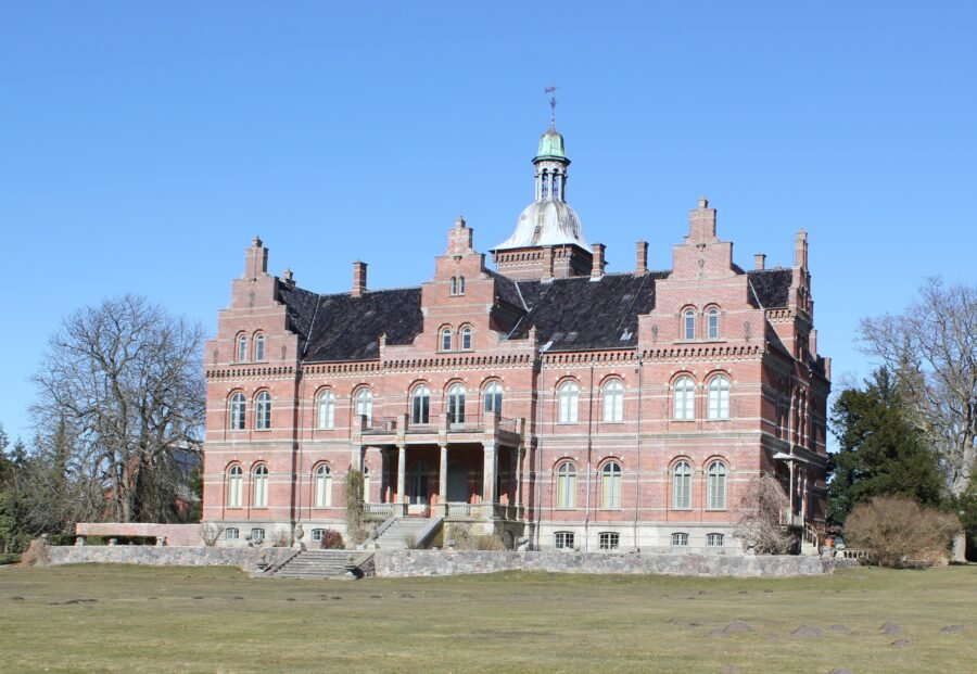 Fra krongods til 12 herregårde