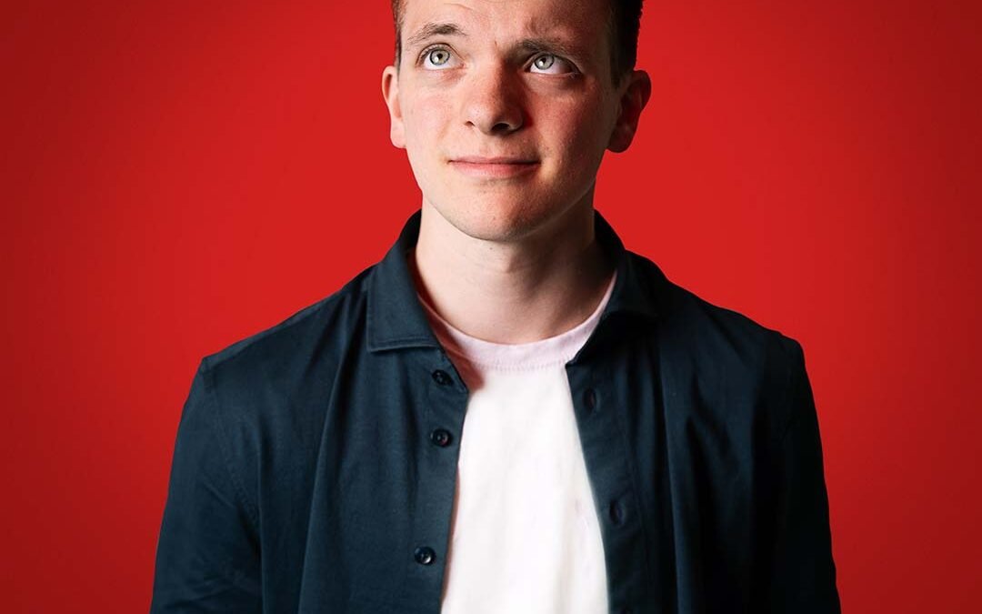 Ny komiker med ærligt onemanshow: Jonathan Christensen gæster STARS med “Forvirret”